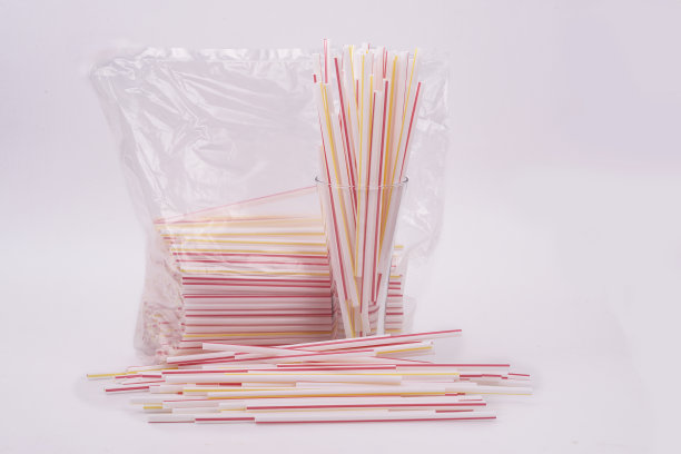 预先包装的彩色塑料吸管图片下载