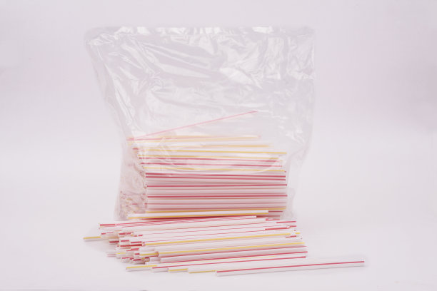 预先包装的彩色塑料吸管图片下载