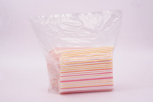 预先包装的彩色塑料吸管图片下载