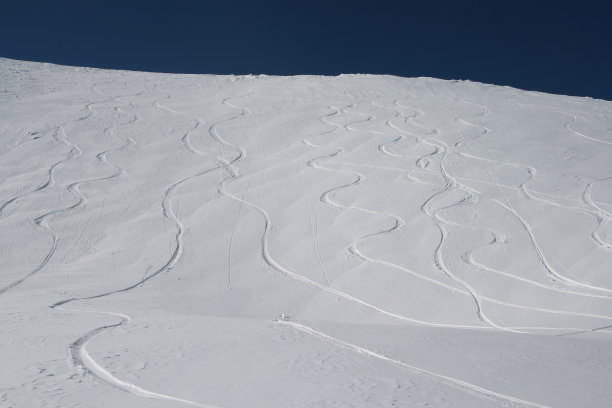 滑雪胜地图片下载