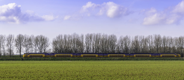 经过的火车图片下载