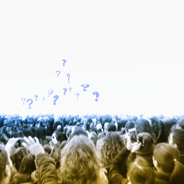 一群模糊的人从后面望着什么。图片下载