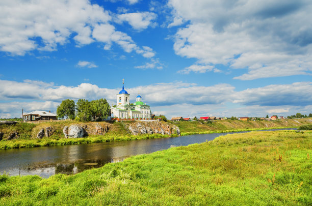 河岸边的神庙图片下载