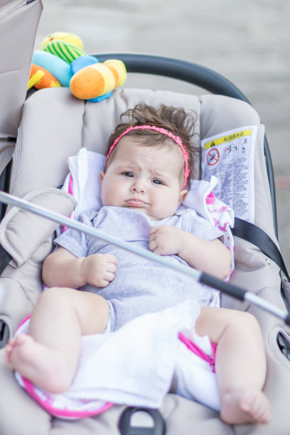 宝宝躺着看相机图片下载