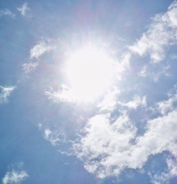 彩虹效应围绕明亮的太阳图片下载