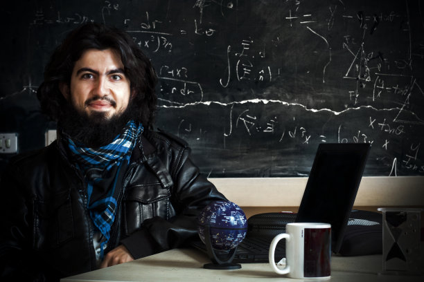 工作中的理论物理学家图片下载