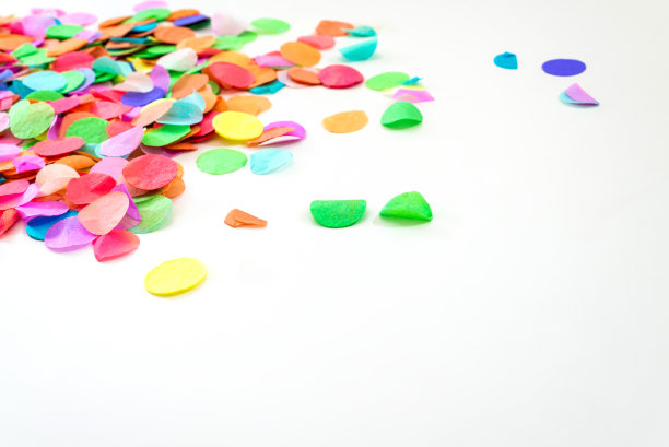 彩色纸屑与白色背景作为模板庆祝图片下载