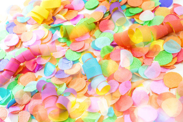 以白色背景为模板的彩色纸屑和飘带图片下载