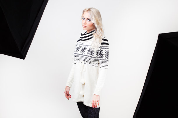 穿着冬天衣服的漂亮女人图片下载