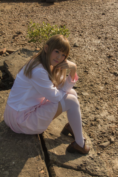 海边的一个高中女孩图片下载