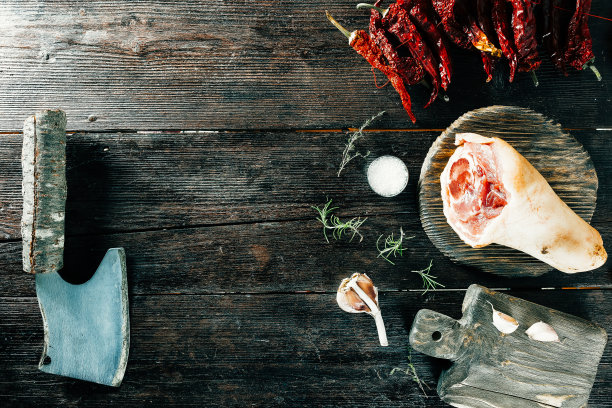 猪腿和香料图片下载