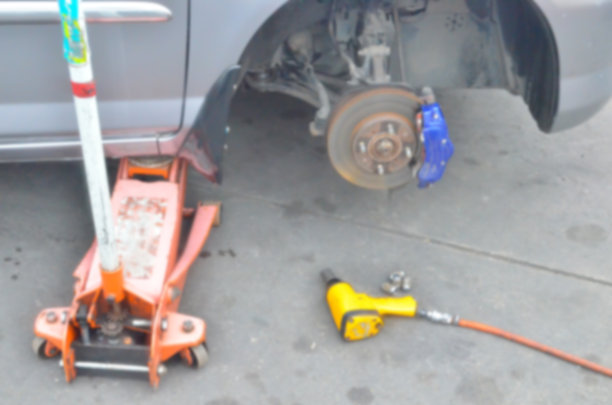 设备更换备用车轮背景图片下载