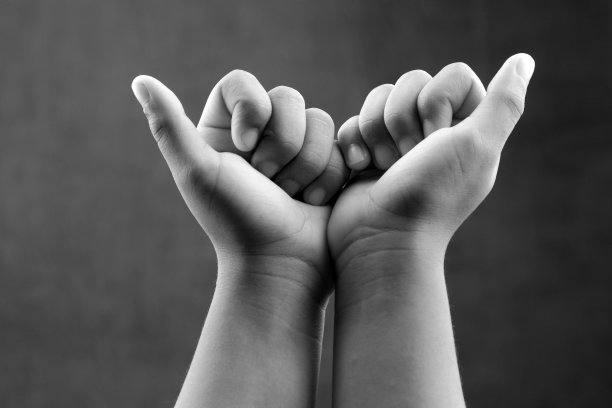 握着孩子的手图片下载