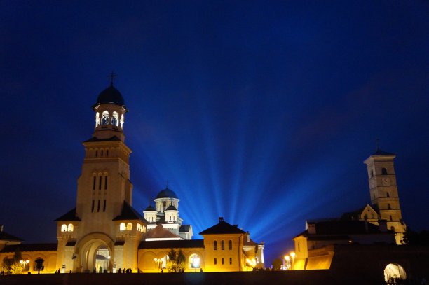 照亮教堂图片下载