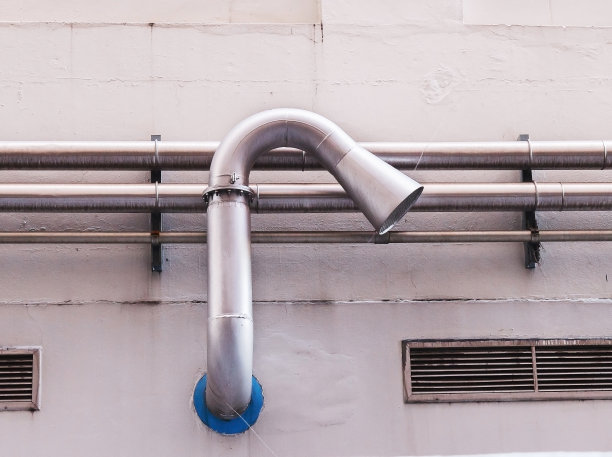 建筑物内的通风管道。图片下载