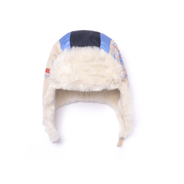 婴儿耳瓣帽孤立在白色图片下载