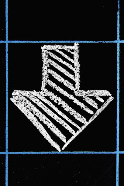 在黑色黑板上手写的箭头图片下载