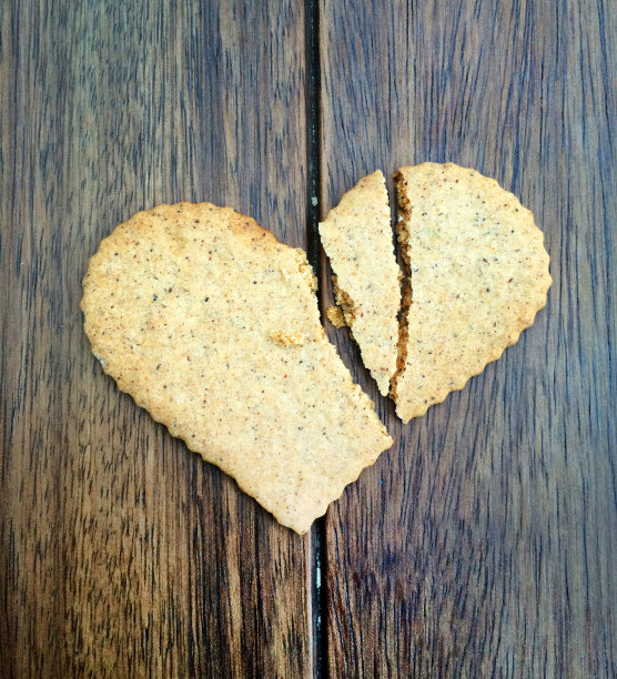 碎饼干的心图片下载