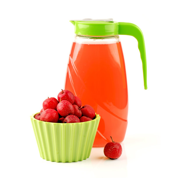 白色背景上的山楂果汁图片下载