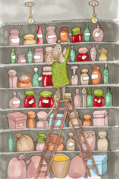 像人类一样可爱的动物。人性化的动物。穿好衣服的老鼠把果酱折叠在餐具室里。地下室里有很多架子，塞满了存货和果酱图片下载