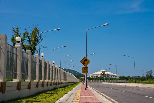 交通右转。图片下载