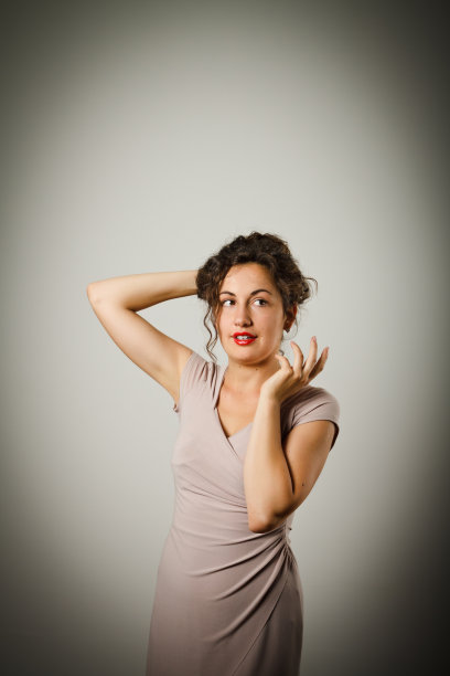 年轻的女人图片下载