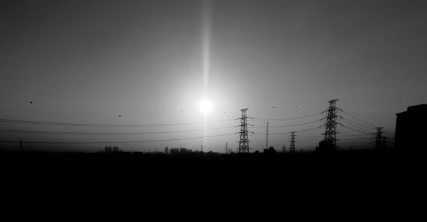 日出在城市与电线图片下载