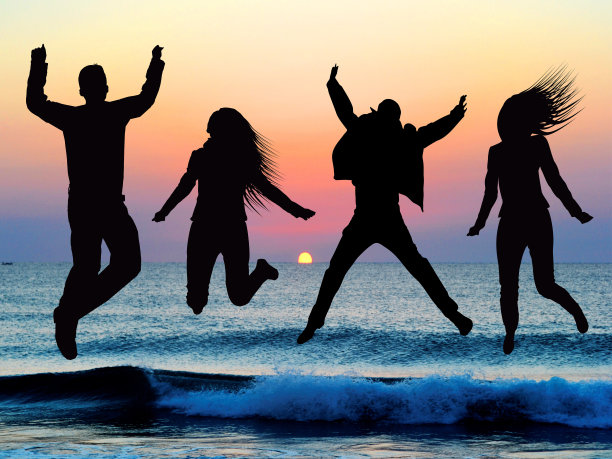 活跃的年轻时髦的人-日落图片下载