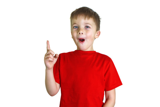 穿红色t恤的男孩惊讶地笑了图片下载