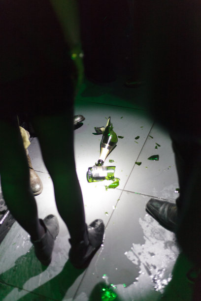 破瓶子图片下载