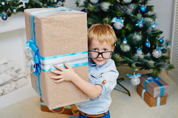有天赋的男孩图片下载
