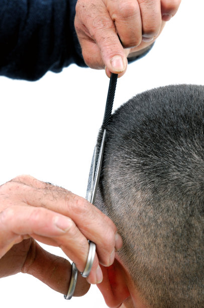 剪头发的人。素材图片