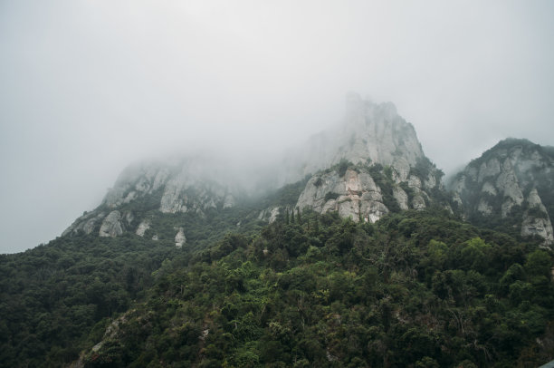 蒙特塞拉特山图片下载