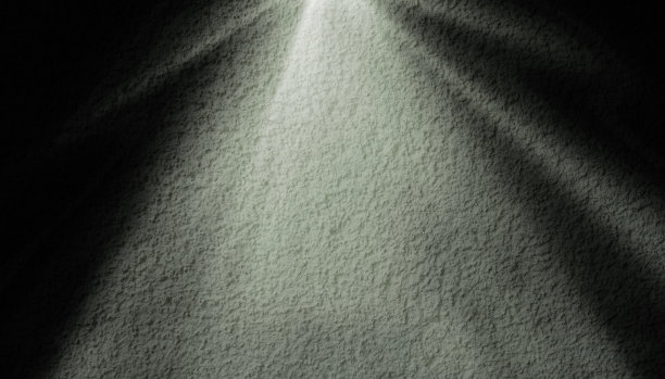 聚光灯照在空墙上图片下载