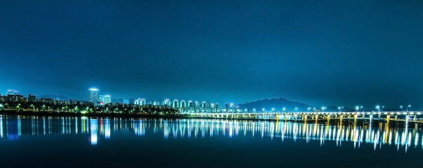 蓝天碧水图片下载