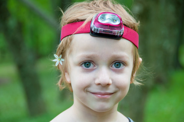 绿眼睛的女孩图片下载