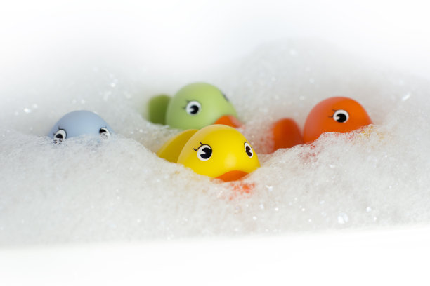 浴缸里的橡皮鸭图片下载