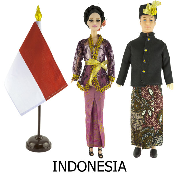 印度尼西亚的民族服装，男人和女人穿在洋娃娃上图片下载