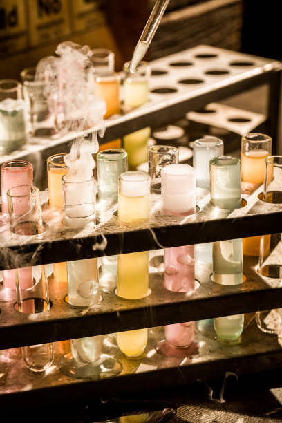 学校实验室用试管和试剂图片下载