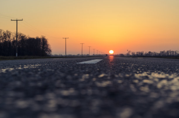 路阳光图片下载