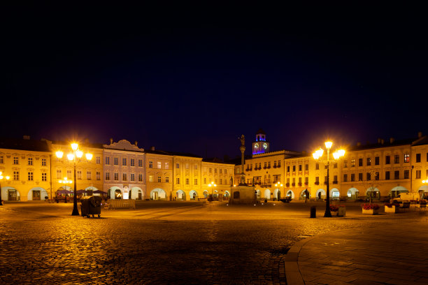 美丽的Novy Jicin夜晚图片下载