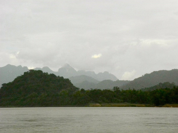 湄公河上的雾图片下载