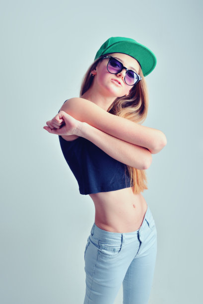 录音室里的嘻哈女孩素材图片