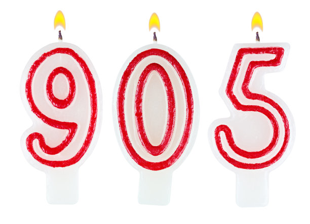 905号蜡烛孤立在白色背景上图片下载