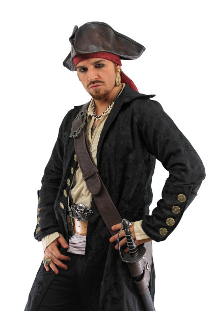 黑衣海盗，手放在臀部图片下载