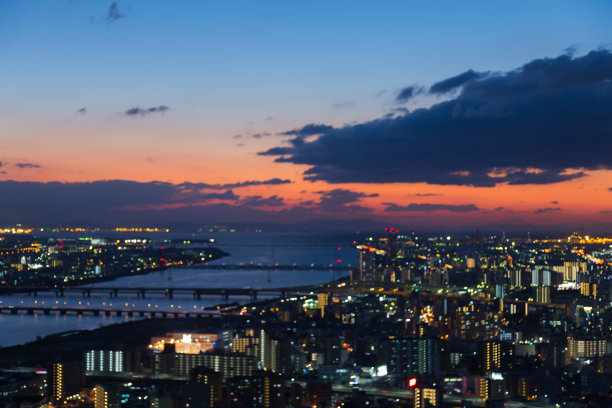 鸟瞰大阪城灯光模糊图片下载