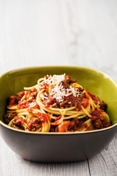 意大利肉酱面配帕尔马干酪图片下载