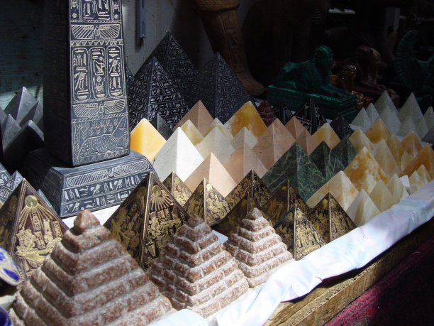 埃及金字塔：纪念品和礼品图片下载