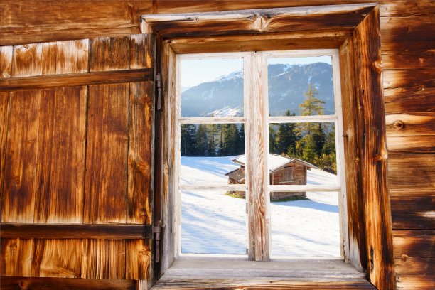 Schih ?他挂在木窗上图片下载