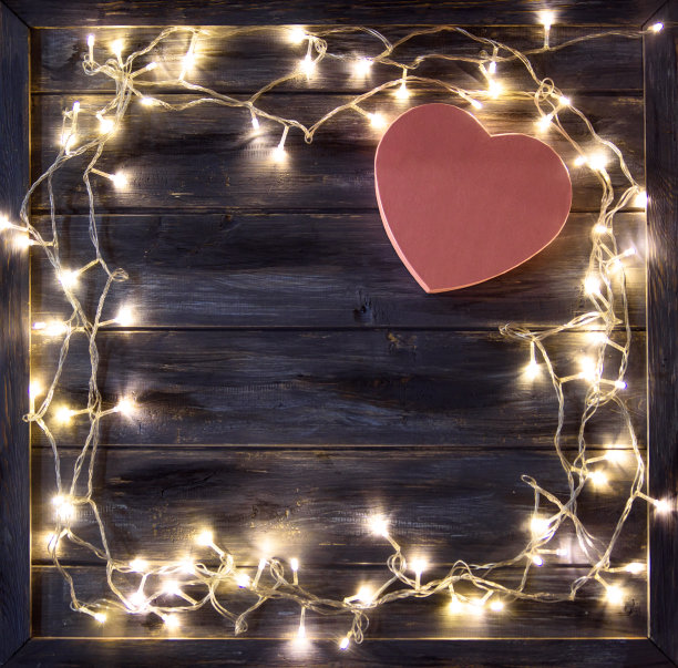 情人节带花环的概念图片下载